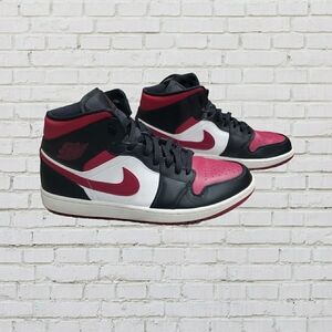 Nike Air Jordan Black Red & White 1 Mid Sneakers Retro Vintage-Look Mens 12